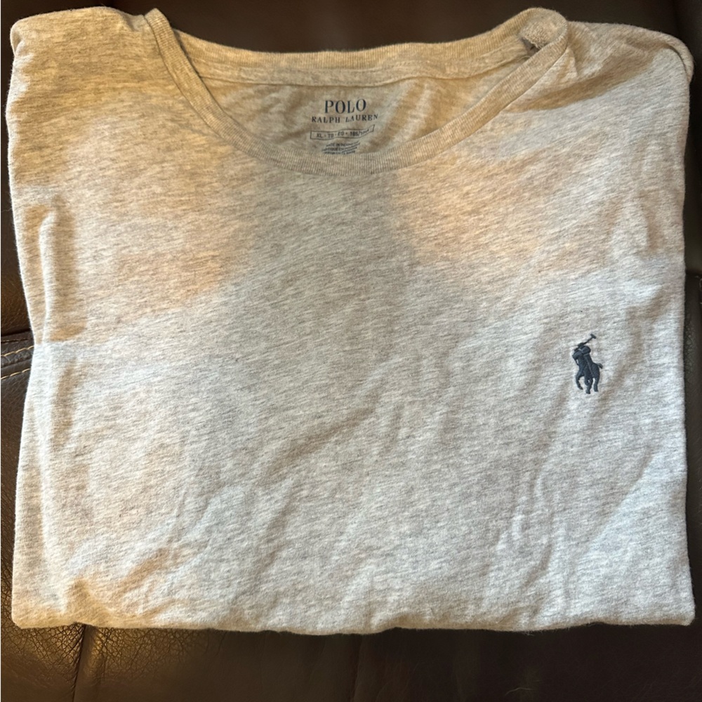 Light gray crewneck Ralph Lauren Polo t-shirt in size XL.